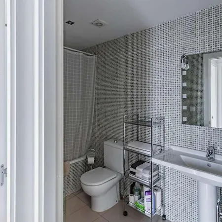 Apartament En El Centro De Con Parking Y Piscina